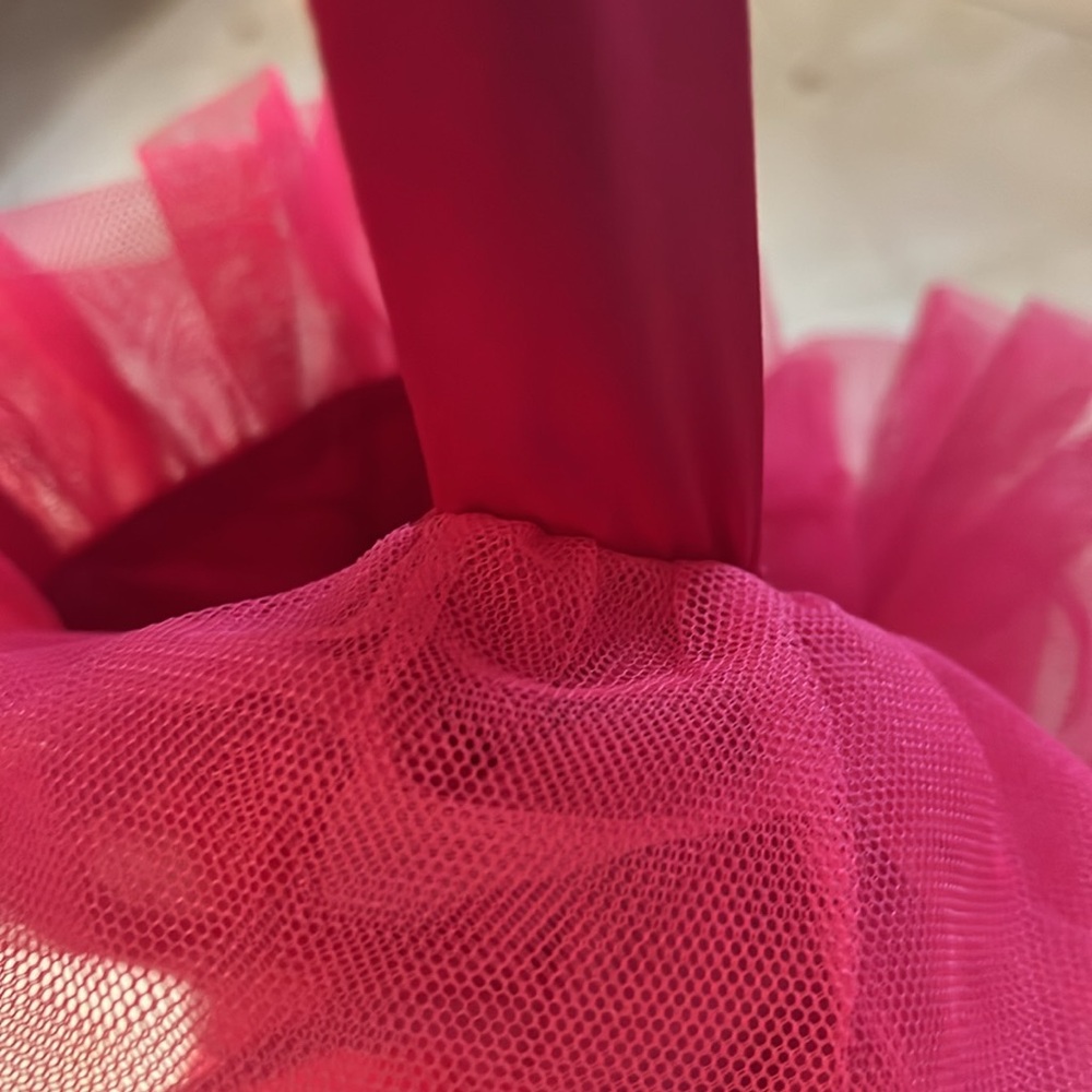 NWT. PINK RUFFLED DRESS. - Picture 6 of 6